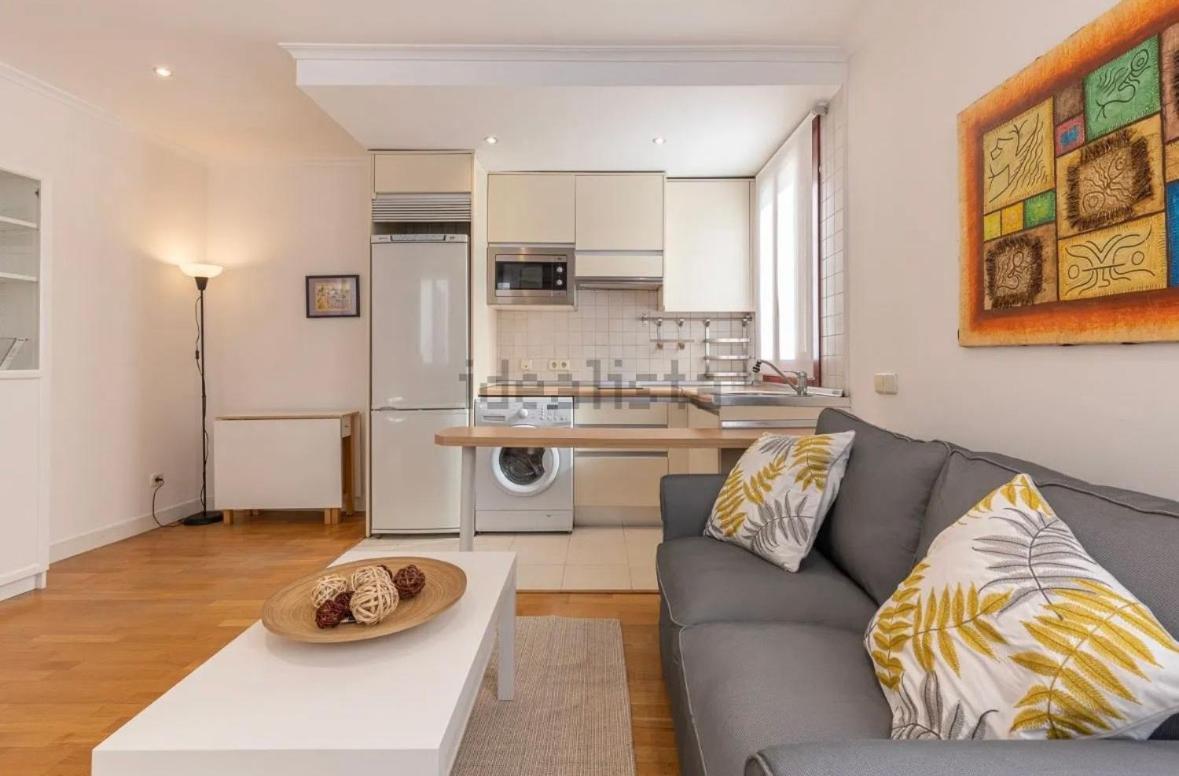 Charming, Bright And Apartamento