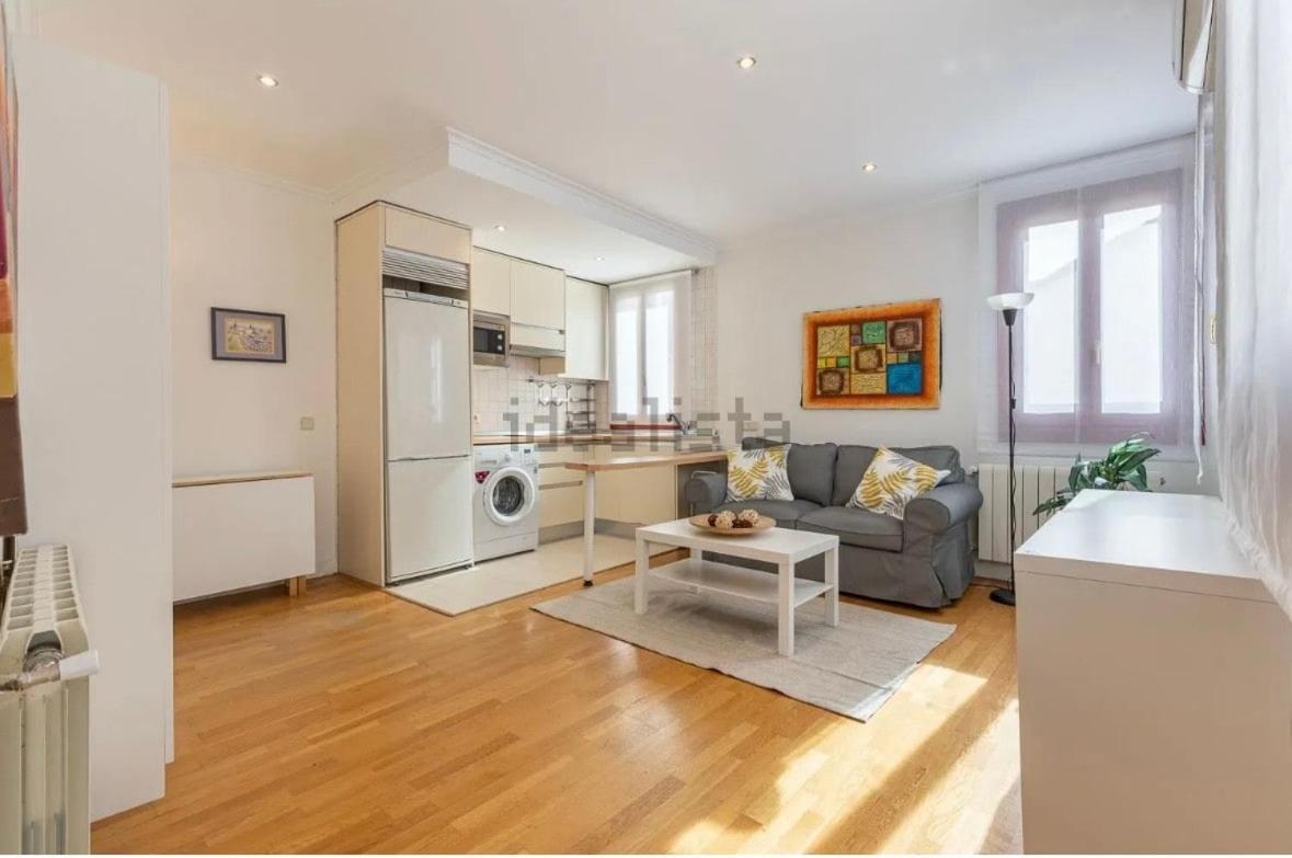 Charming, Bright And Apartamento *
