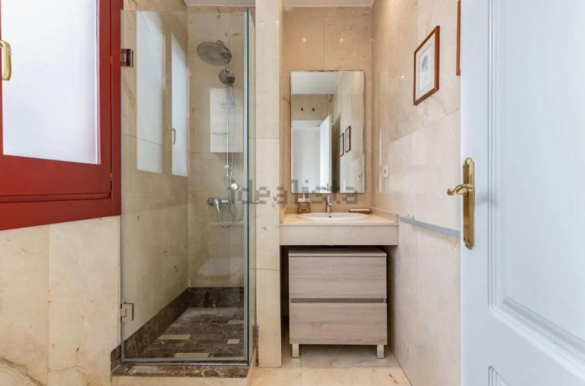 Charming, Bright And Apartamento